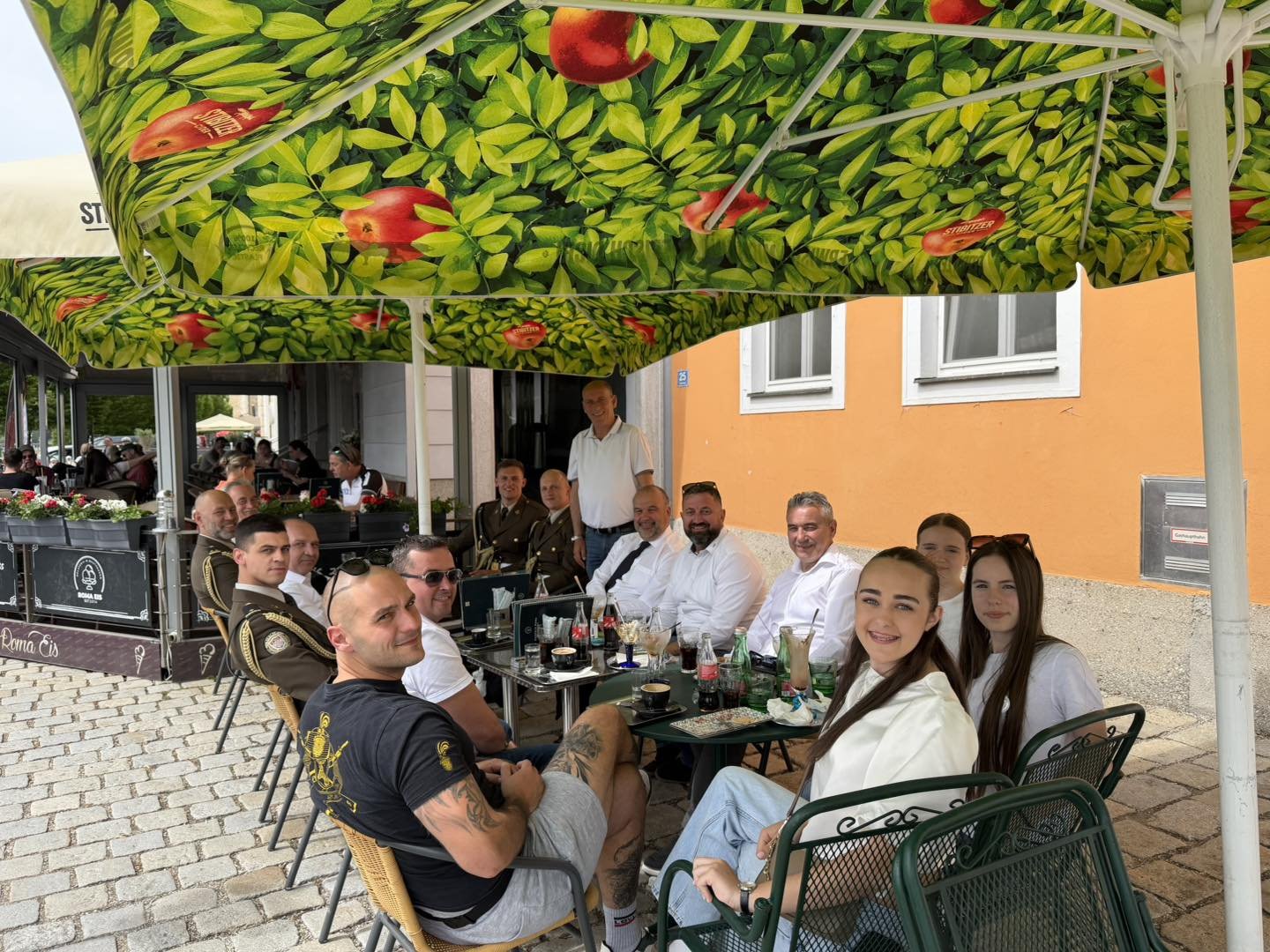 Wiedersehen in der Gelateria Roma nach der Gedenkfeier in Mauthausen